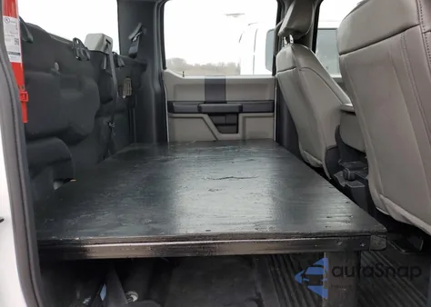 2022 Ford F350 Super Duty z USA, uszkodzony, nr VIN 1FD8W3HT3NEE12596